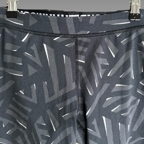 UNDER ARMOUR Charged CAPRI Leggings Black S | Geometric Run Activewear Yoga Gym - Picture 5 of 6